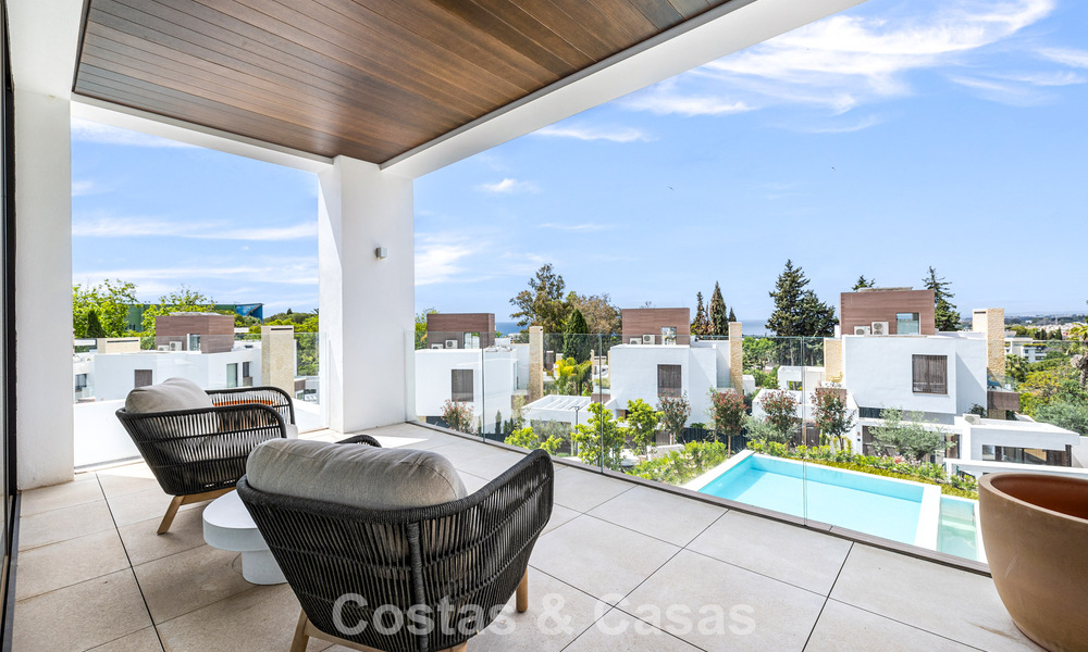 Contemporary villa for sale within walking distance of the beach and amenities in Marbella city 783524