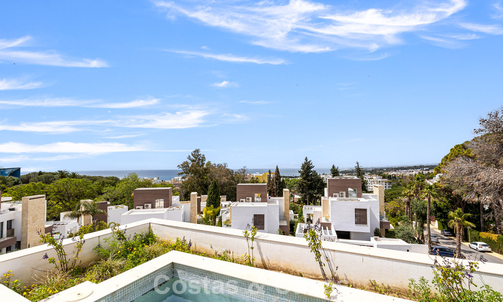 Contemporary villa for sale within walking distance of the beach and amenities in Marbella city 783526