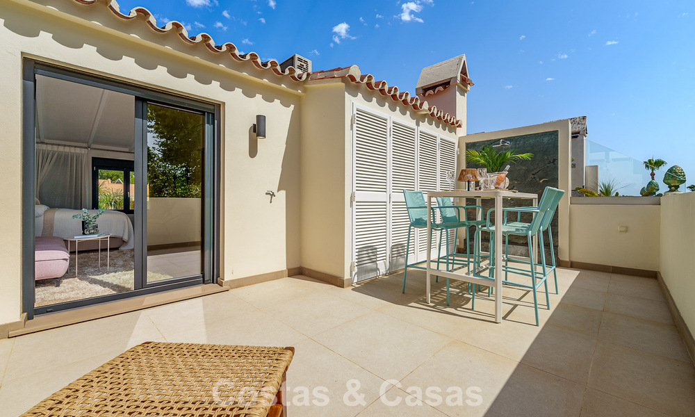 Luxuriously renovated Mediterranean-style townhouse for sale on the beachside of Marbella's Golden Mile 782808