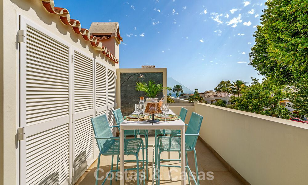 Luxuriously renovated Mediterranean-style townhouse for sale on the beachside of Marbella's Golden Mile 782809