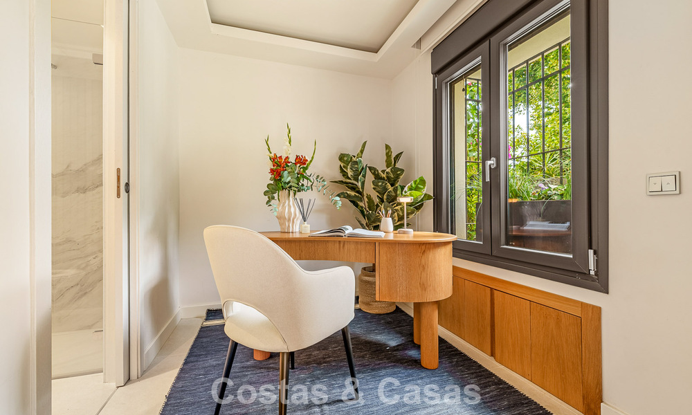 Luxuriously renovated Mediterranean-style townhouse for sale on the beachside of Marbella's Golden Mile 782810