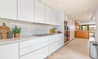 Luxuriously renovated Mediterranean-style townhouse for sale on the beachside of Marbella's Golden Mile 782813 