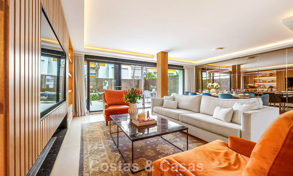 Luxuriously renovated Mediterranean-style townhouse for sale on the beachside of Marbella's Golden Mile 782815
