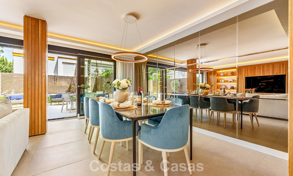 Luxuriously renovated Mediterranean-style townhouse for sale on the beachside of Marbella's Golden Mile 782816