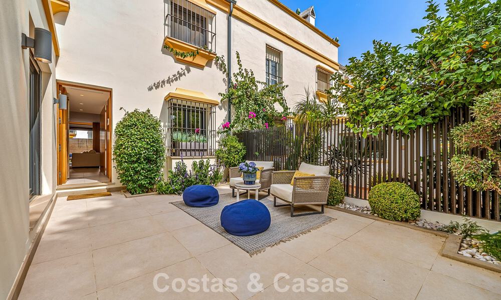 Luxuriously renovated Mediterranean-style townhouse for sale on the beachside of Marbella's Golden Mile 782821