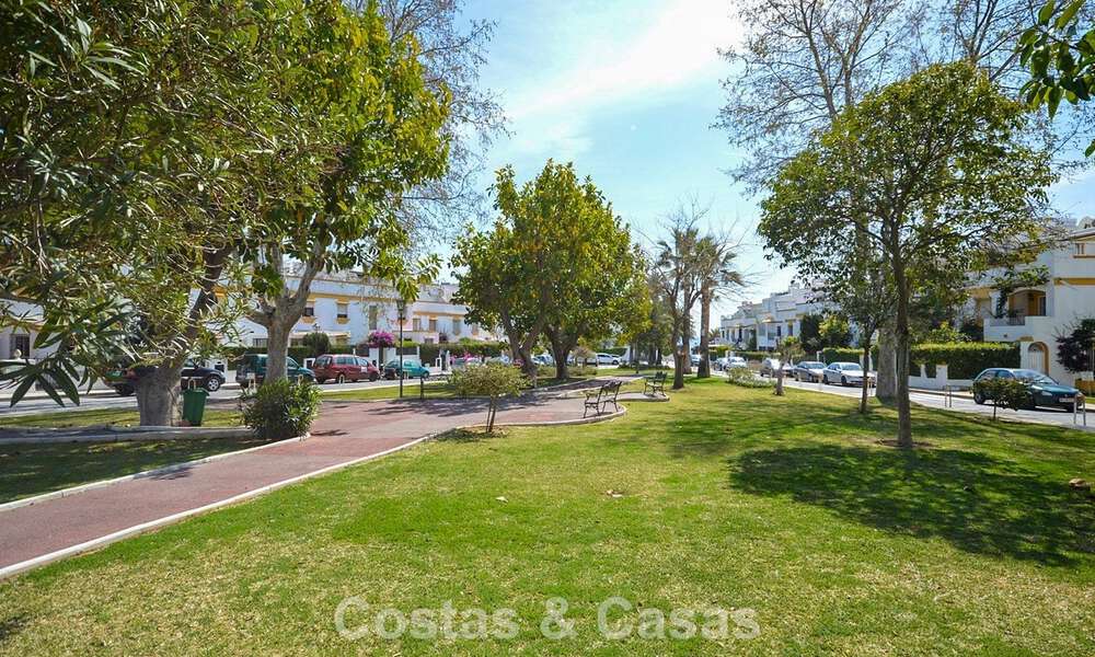 Mediterranean-style townhouses for sale on the beachside of Marbella's Golden Mile 792327