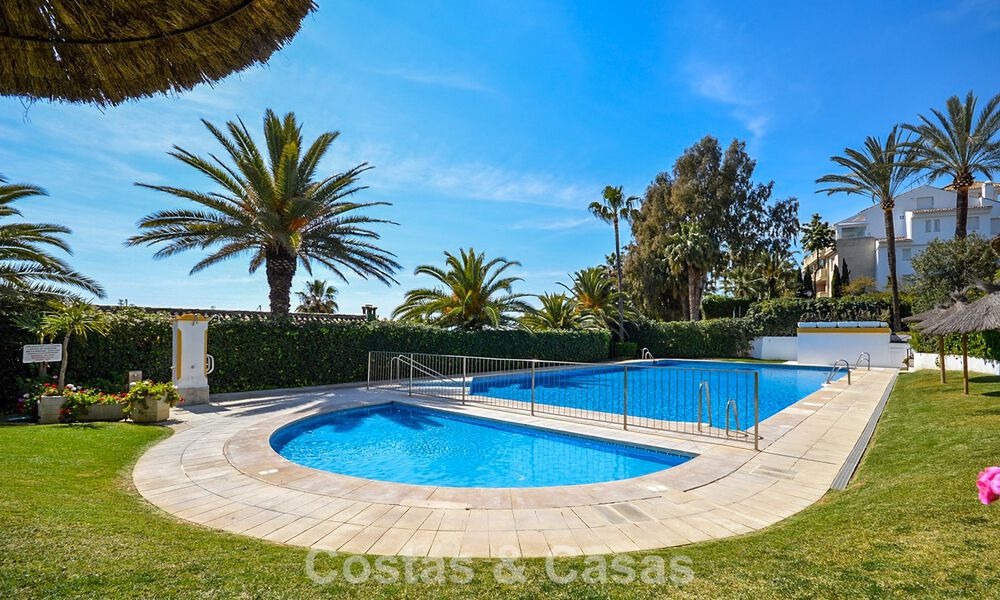 Mediterranean-style townhouses for sale on the beachside of Marbella's Golden Mile 792328