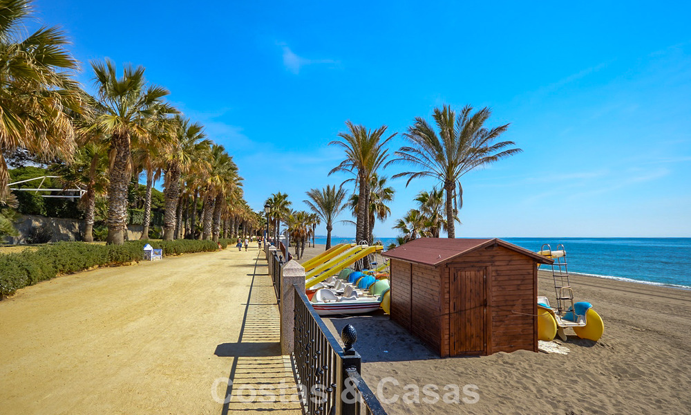 Mediterranean-style townhouses for sale on the beachside of Marbella's Golden Mile 792331