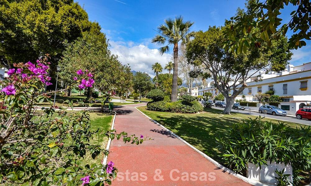 Mediterranean-style townhouses for sale on the beachside of Marbella's Golden Mile 792332