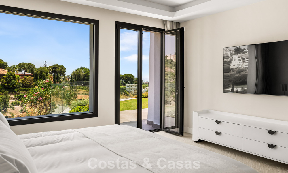 Frontline golf villa with golf and sea views for sale in the prestigious 5* golf resort in Marbella - Benahavis 783359