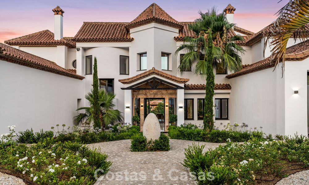 Frontline golf villa with golf and sea views for sale in the prestigious 5* golf resort in Marbella - Benahavis 783360