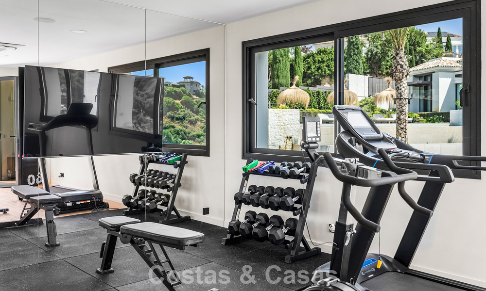 Frontline golf villa with golf and sea views for sale in the prestigious 5* golf resort in Marbella - Benahavis 783373