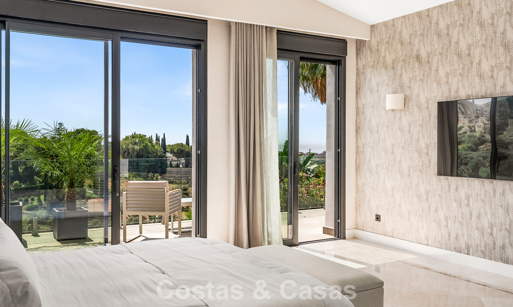 Frontline golf villa with golf and sea views for sale in the prestigious 5* golf resort in Marbella - Benahavis 783376
