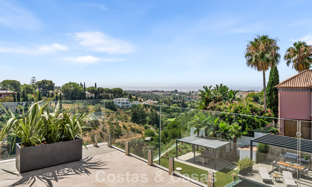 Frontline golf villa with golf and sea views for sale in the prestigious 5* golf resort in Marbella - Benahavis 783378