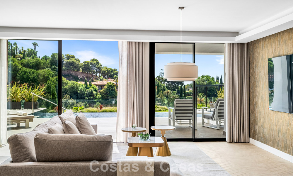 Frontline golf villa with golf and sea views for sale in the prestigious 5* golf resort in Marbella - Benahavis 783379