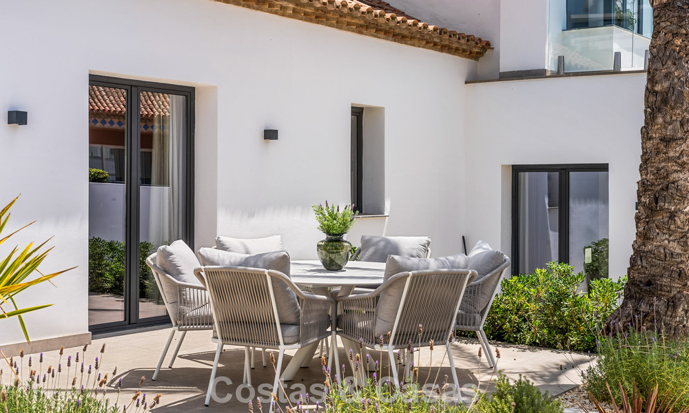 Frontline golf villa with golf and sea views for sale in the prestigious 5* golf resort in Marbella - Benahavis 783385