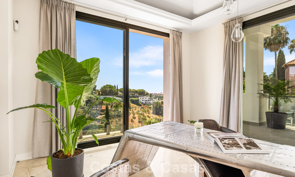 Frontline golf villa with golf and sea views for sale in the prestigious 5* golf resort in Marbella - Benahavis 783389