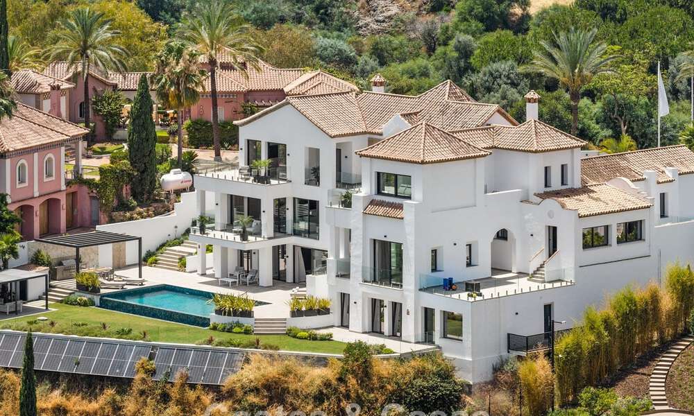 Frontline golf villa with golf and sea views for sale in the prestigious 5* golf resort in Marbella - Benahavis 783394