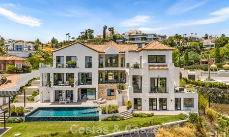 Frontline golf villa with golf and sea views for sale in the prestigious 5* golf resort in Marbella - Benahavis 783395