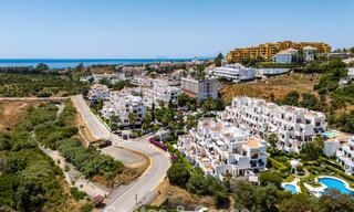 Move-in ready, contemporary luxury villa for sale adjacent to the golf course on the New Golden Mile between Marbella and Estepona 783273 