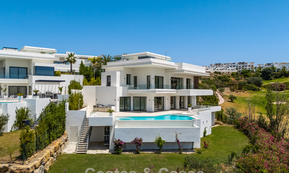 Move-in ready, contemporary luxury villa for sale adjacent to the golf course on the New Golden Mile between Marbella and Estepona 783275