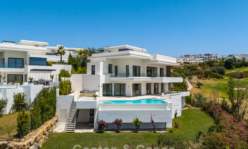 Move-in ready, contemporary luxury villa for sale adjacent to the golf course on the New Golden Mile between Marbella and Estepona 783275