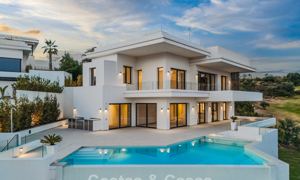 Move-in ready, contemporary luxury villa for sale adjacent to the golf course on the New Golden Mile between Marbella and Estepona 783279