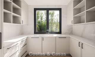 Move-in ready, contemporary luxury villa for sale adjacent to the golf course on the New Golden Mile between Marbella and Estepona 783284 