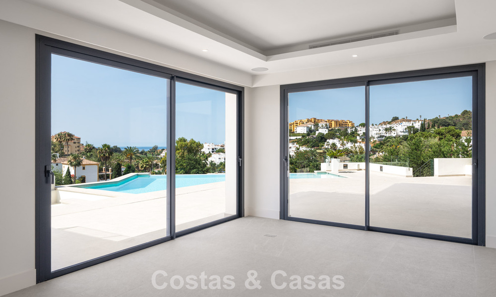 Move-in ready, contemporary luxury villa for sale adjacent to the golf course on the New Golden Mile between Marbella and Estepona 783291