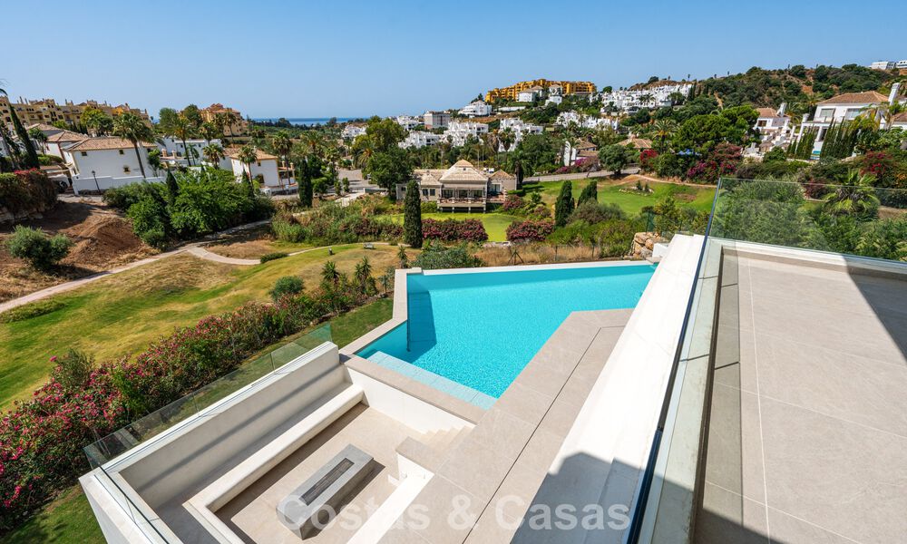Move-in ready, contemporary luxury villa for sale adjacent to the golf course on the New Golden Mile between Marbella and Estepona 783303