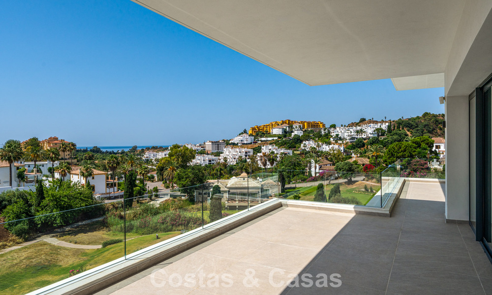 Move-in ready, contemporary luxury villa for sale adjacent to the golf course on the New Golden Mile between Marbella and Estepona 783304