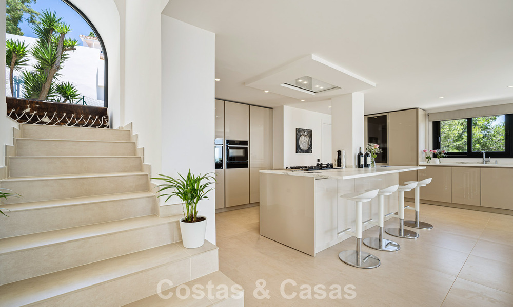 Luxurious contemporanean Mediterranean villa for sale in the hills of Nueva Andalucia, Marbella 783254