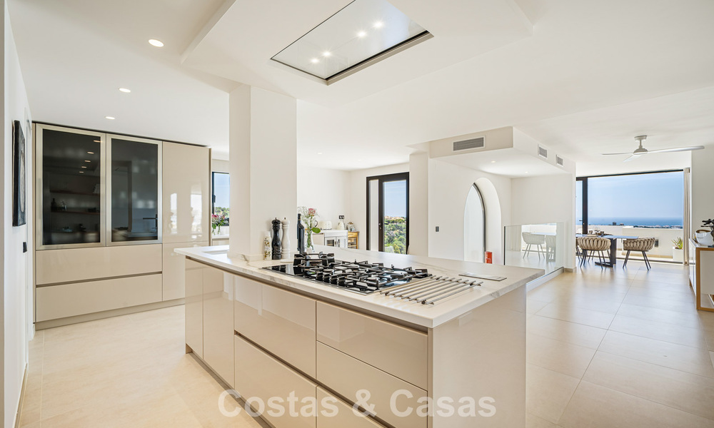 Luxurious contemporanean Mediterranean villa for sale in the hills of Nueva Andalucia, Marbella 783255