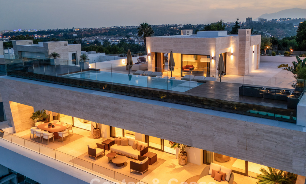 Move-in ready, high-end designer home for sale in a prime resort-style complex on Marbella's Golden Mile 782736