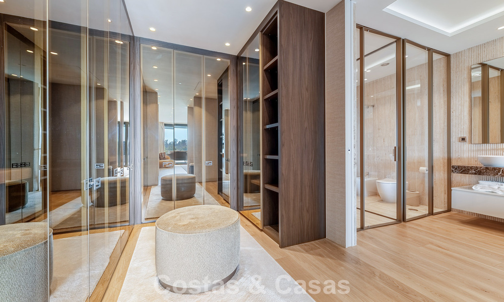 Move-in ready, high-end designer home for sale in a prime resort-style complex on Marbella's Golden Mile 782751