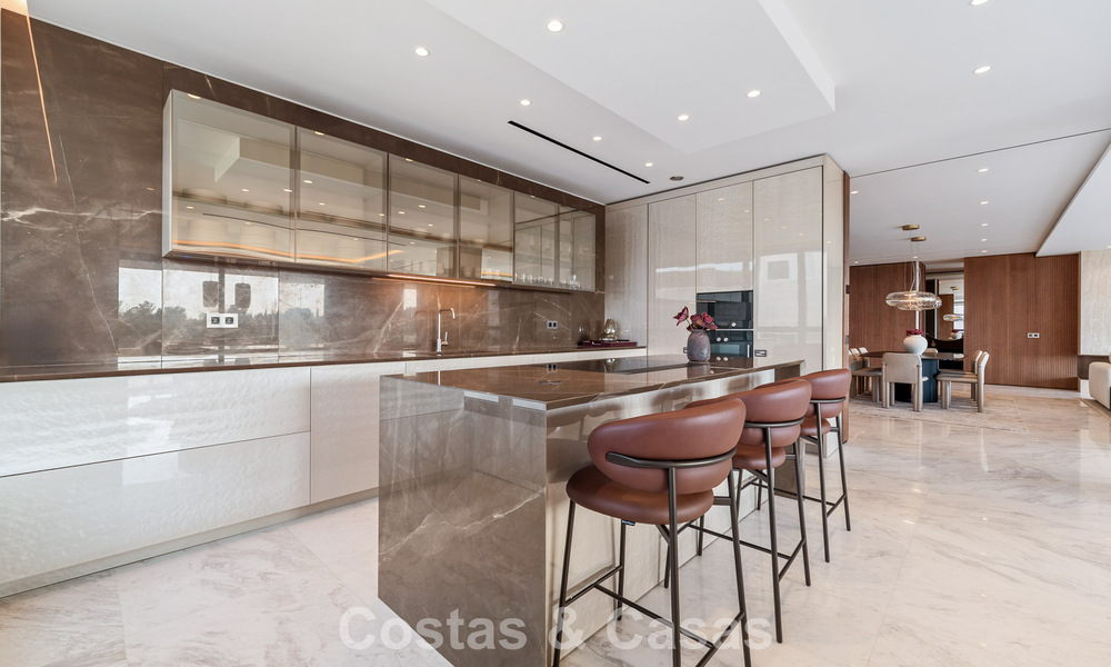 Move-in ready, high-end designer home for sale in a prime resort-style complex on Marbella's Golden Mile 782759