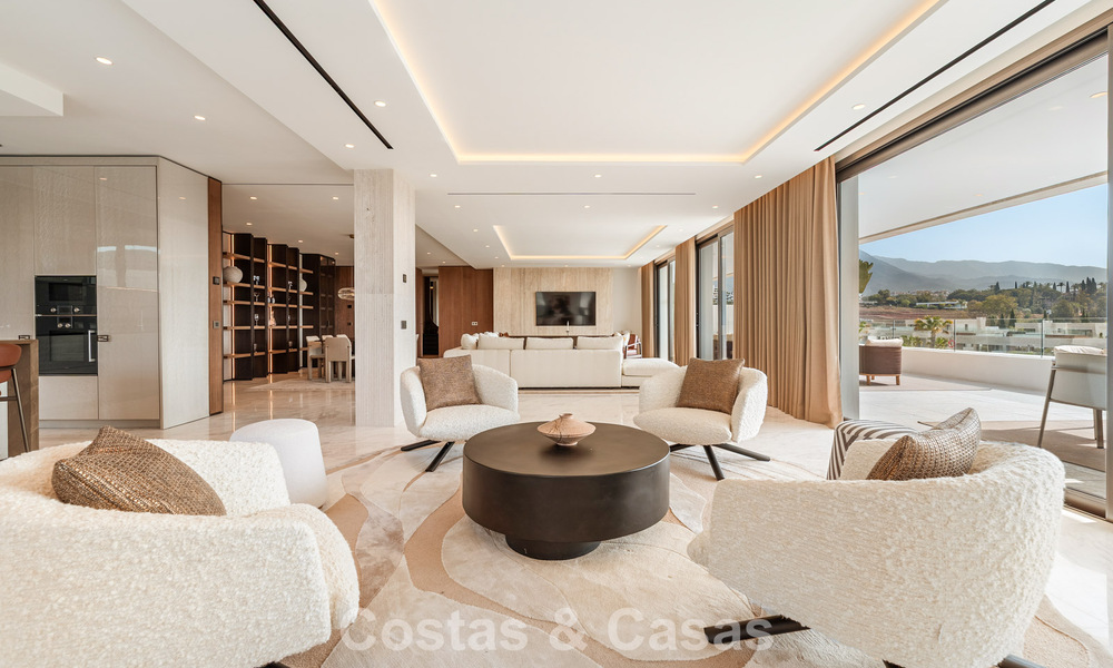 Move-in ready, high-end designer home for sale in a prime resort-style complex on Marbella's Golden Mile 782761