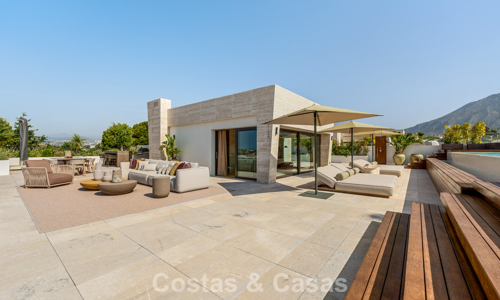 Move-in ready, high-end designer home for sale in a prime resort-style complex on Marbella's Golden Mile 782778