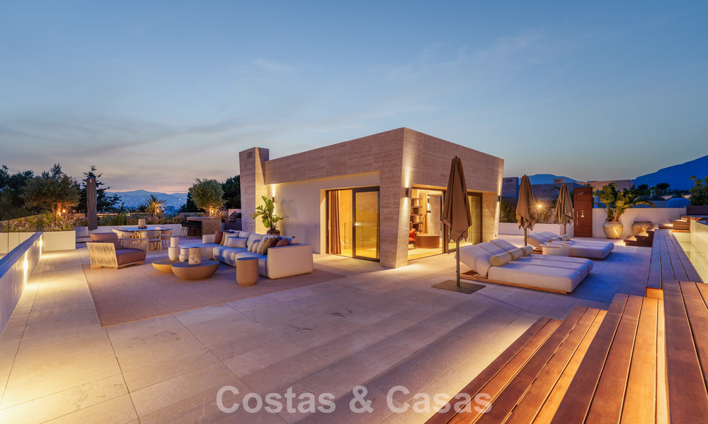 Move-in ready, high-end designer home for sale in a prime resort-style complex on Marbella's Golden Mile 782787