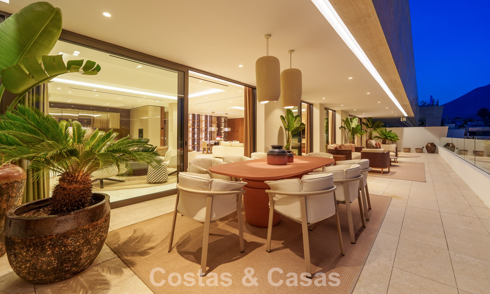 Move-in ready, high-end designer home for sale in a prime resort-style complex on Marbella's Golden Mile 782788