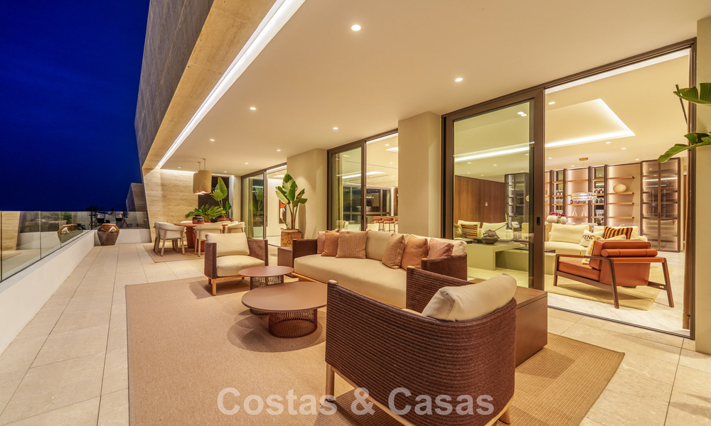 Move-in ready, high-end designer home for sale in a prime resort-style complex on Marbella's Golden Mile 782792