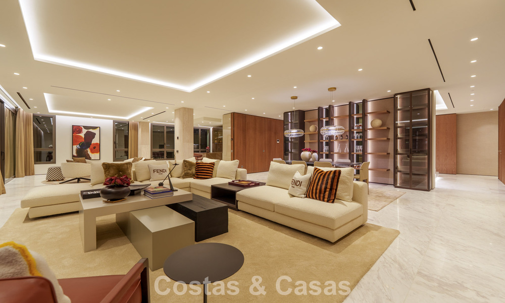 Move-in ready, high-end designer home for sale in a prime resort-style complex on Marbella's Golden Mile 782795