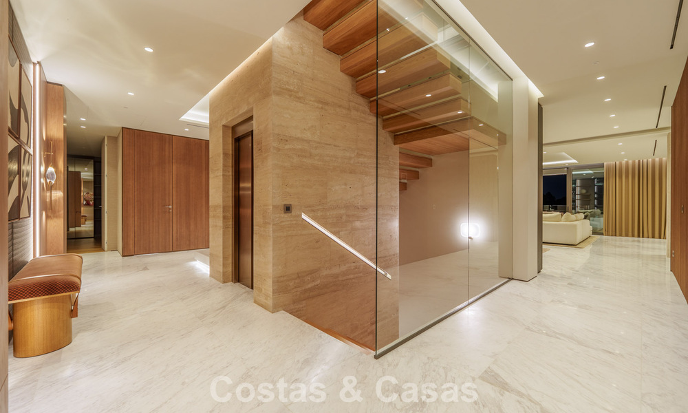 Move-in ready, high-end designer home for sale in a prime resort-style complex on Marbella's Golden Mile 782796