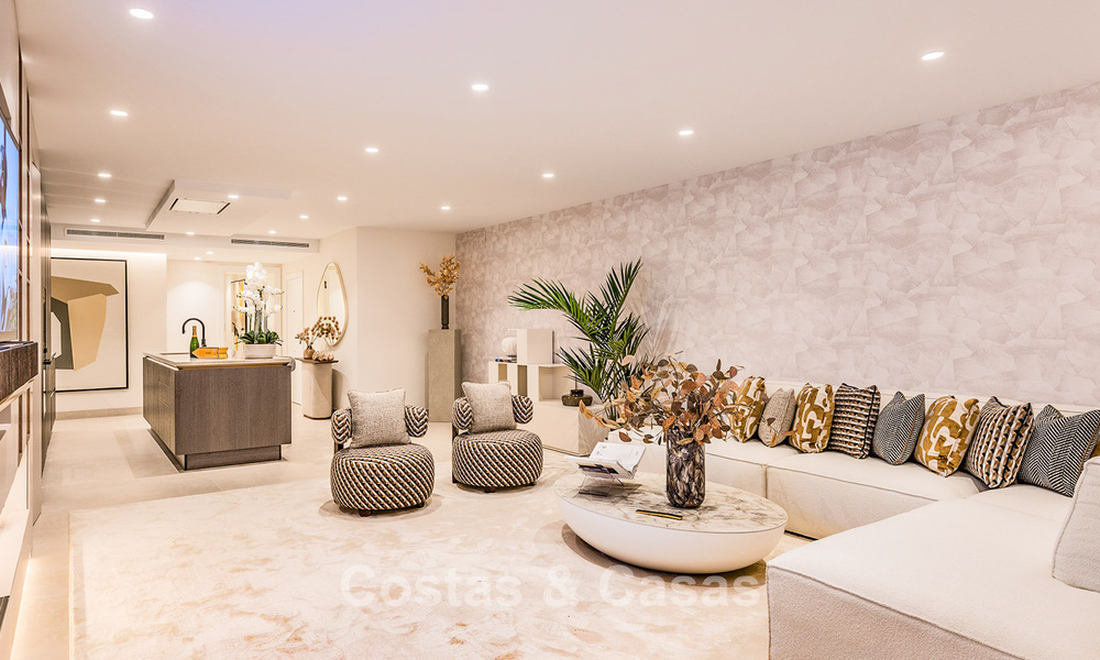 High-quality, modernized luxury beachfront apartment with stunning sea views, private garden and pool, Marbella - Estepona 782607