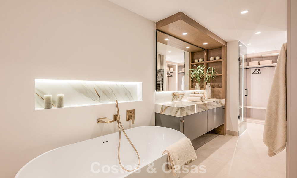 High-quality, modernized luxury beachfront apartment with stunning sea views, private garden and pool, Marbella - Estepona 782609