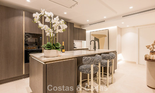 High-quality, modernized luxury beachfront apartment with stunning sea views, private garden and pool, Marbella - Estepona 782610 