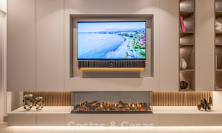 High-quality, modernized luxury beachfront apartment with stunning sea views, private garden and pool, Marbella - Estepona 782612 
