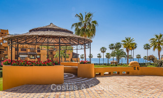 High-quality, modernized luxury beachfront apartment with stunning sea views, private garden and pool, Marbella - Estepona 782614 