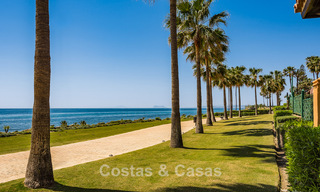 High-quality, modernized luxury beachfront apartment with stunning sea views, private garden and pool, Marbella - Estepona 782616 