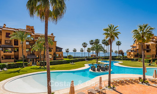 High-quality, modernized luxury beachfront apartment with stunning sea views, private garden and pool, Marbella - Estepona 782617 